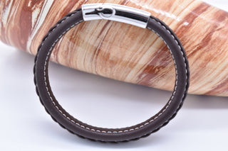 Parisi Armband - Geflochtenes Braunes Lederarmband - Edelstahlverschluss - Damen - Herren - Inkl. Weiße Schmuckschachtel